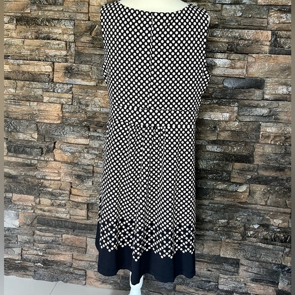 Lands' End Black and White V-Neck Sleeveless Midi Dress - Picture 3 of 6